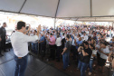 O governador Carlos Massa Ratinho Junior repassou nesta sexta-feira (11), em Nova Esperança, as chaves de moradias populares para 133 famílias do município. Presentes: prefeito de Nova Esperança, Moacir Olivatti, secretários: da Saúde, Beto Preto; de Desenvolvimento Urbano, João Carlos Ortega; presidente da Cohapar, Jorge Lange; entre outros.Nova Esperança, 11-10-19.Foto: Arnaldo Alves / AEN.