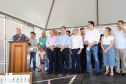 O governador Carlos Massa Ratinho Junior repassou nesta sexta-feira (11), em Nova Esperança, as chaves de moradias populares para 133 famílias do município. Presentes: prefeito de Nova Esperança, Moacir Olivatti, secretários: da Saúde, Beto Preto; de Desenvolvimento Urbano, João Carlos Ortega; presidente da Cohapar, Jorge Lange; entre outros.Nova Esperança, 11-10-19.Foto: Arnaldo Alves / AEN.