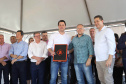 O governador Carlos Massa Ratinho Junior repassou nesta sexta-feira (11), em Nova Esperança, as chaves de moradias populares para 133 famílias do município. Presentes: prefeito de Nova Esperança, Moacir Olivatti, secretários: da Saúde, Beto Preto; de Desenvolvimento Urbano, João Carlos Ortega; presidente da Cohapar, Jorge Lange; entre outros.Nova Esperança, 11-10-19.Foto: Arnaldo Alves / AEN.