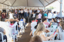 O governador Carlos Massa Ratinho Junior repassou nesta sexta-feira (11), em Nova Esperança, as chaves de moradias populares para 133 famílias do município. Presentes: prefeito de Nova Esperança, Moacir Olivatti, secretários: da Saúde, Beto Preto; de Desenvolvimento Urbano, João Carlos Ortega; presidente da Cohapar, Jorge Lange; entre outros.Nova Esperança, 11-10-19.Foto: Arnaldo Alves / AEN.