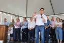 O governador Carlos Massa Ratinho Junior repassou nesta sexta-feira (11), em Nova Esperança, as chaves de moradias populares para 133 famílias do município. Presentes: prefeito de Nova Esperança, Moacir Olivatti, secretários: da Saúde, Beto Preto; de Desenvolvimento Urbano, João Carlos Ortega; presidente da Cohapar, Jorge Lange; entre outros.Nova Esperança, 11-10-19.Foto: Arnaldo Alves / AEN.