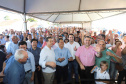 O governador Carlos Massa Ratinho Junior repassou nesta sexta-feira (11), em Nova Esperança, as chaves de moradias populares para 133 famílias do município. Presentes: prefeito de Nova Esperança, Moacir Olivatti, secretários: da Saúde, Beto Preto; de Desenvolvimento Urbano, João Carlos Ortega; presidente da Cohapar, Jorge Lange; entre outros.Nova Esperança, 11-10-19.Foto: Arnaldo Alves / AEN.