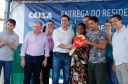 Também nesta sexta-feira o o governador acompanhou a entrega de 221 casas em Prado Ferreira (Norte). O projeto foi executado pela iniciativa privada também com recursos do FGTS liberados pelo Governo Federal. Ratinho Junior destacou a preocupação do Estado em levar desenvolvimento social para as diversas regiões do Paraná, com atenção especial às famílias que mais precisam.