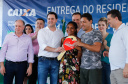 Também nesta sexta-feira o o governador acompanhou a entrega de 221 casas em Prado Ferreira (Norte). O projeto foi executado pela iniciativa privada também com recursos do FGTS liberados pelo Governo Federal. Ratinho Junior destacou a preocupação do Estado em levar desenvolvimento social para as diversas regiões do Paraná, com atenção especial às famílias que mais precisam.
