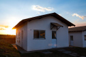 Também nesta sexta-feira o o governador acompanhou a entrega de 221 casas em Prado Ferreira (Norte). O projeto foi executado pela iniciativa privada também com recursos do FGTS liberados pelo Governo Federal. Ratinho Junior destacou a preocupação do Estado em levar desenvolvimento social para as diversas regiões do Paraná, com atenção especial às famílias que mais precisam.