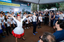 A cidade de Marumbi, no Vale do Ivaí, ganhou uma nova área para esporte e lazer. Neste sábado (12), Dia das Crianças, o governador Carlos Massa Ratinho Junior inaugurou uma unidade do programa Meu Campinho no município. O Governo do Estado investiu R$ 390 mil no espaço, que fica próximo ao conjunto habitacional Ademar Rejani. Além do Meu Campinho, Marumbi também foi a primeira cidade a receber o projeto Cinema na Praça, lançado nesta semana pelo governador.