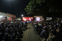 Noite de céu aberto, temperatura próxima a 30ºC e um filme na telona para todos assistirem de graça. O município de Marumbi, no Vale do Ivaí, foi o primeiro a receber o programa Cinema na Praça, uma iniciativa do Governo do Paraná e da Renault do Brasil, que propõe levar diversão e cultura para cidades pequenas que não possuem cinemas de rua ou em centros comerciais.