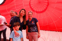 Quem foi até o Parque Estadual de Vila Velha neste domingo (13) viu um cenário diferente. Cerca de 10 balões de diversos tamanhos e formatos coloriram o céu na 1ª Revoada de Balões.
O governador Carlos Massa Ratinho Junior prestigiou o evento e disse que o investimento no turismo ambiental é a tendência mundial.