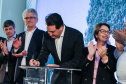 O governador Carlos Massa Ratinho Junior e a ministra da Agricultura, Pecuária e Abastecimento, Tereza Cristina, anunciam nesta terça-feira (15), no Palácio Iguaçu, em Curitiba, a suspensão das campanhas de vacinação contra febre aftosa em rebanhos bovinos e de bufalinos no Paraná. Curitiba, 14/10/2019 - Foto: Geraldo Bubniak/AEN