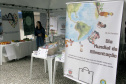 O Dia Mundial da Alimentação foi lembrado nesta quarta-feira (16), em Curitiba, com uma série de atividades no Calçadão da Rua XV de Novembro, no centro da cidade. Entre as várias barracas montadas para levar a população a refletir sobre o lema “Nossas ações são o nosso futuro”, estava a do Governo do Estado, com a presença do Departamento de Segurança Alimentar e Nutricional (Desan), da Secretaria de Estado da Agricultura, do Instituto Emater, da Ceasa, e do Iapar.Foto: Divulgação/SEAB