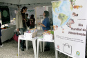 O Dia Mundial da Alimentação foi lembrado nesta quarta-feira (16), em Curitiba, com uma série de atividades no Calçadão da Rua XV de Novembro, no centro da cidade. Entre as várias barracas montadas para levar a população a refletir sobre o lema “Nossas ações são o nosso futuro”, estava a do Governo do Estado, com a presença do Departamento de Segurança Alimentar e Nutricional (Desan), da Secretaria de Estado da Agricultura, do Instituto Emater, da Ceasa, e do Iapar.Foto: Divulgação/SEAB
