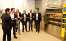 O governador Carlos Massa Ratinho Junior participou nesta quarta-feira (16) da inauguração do centro de treinamento e desenvolvimento de novos produtos para os segmentos de panificação e cervejaria Akademie Ireks & Agrária, em Guarapuava, no Centro-Sul do Estado. O centro é uma parceria entre a Ireks do Brasil (empresa de origem alemã) e a Cooperativa Agrária e foi idealizado para que os clientes dessas marcas possam testar e aprimorar seus produtos antes de lançá-los no mercado.