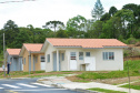 Quarenta e oito famílias de Rio Azul, na região Centro-Sul do Paraná, receberam nesta quinta-feira (17) as chaves de suas moradias. Elas são as novas moradoras do Residencial Rio Azul VII, empreendimento construído em uma parceria do Governo do Paraná, Governo Federal e prefeitura de Rio Azul. O empreendimento foi inaugurado com a presença do vice-governador Darci Piana.Foto: Guilherme Santos / Cohapar 