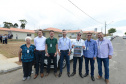 Quarenta e oito famílias de Rio Azul, na região Centro-Sul do Paraná, receberam nesta quinta-feira (17) as chaves de suas moradias. Elas são as novas moradoras do Residencial Rio Azul VII, empreendimento construído em uma parceria do Governo do Paraná, Governo Federal e prefeitura de Rio Azul. O empreendimento foi inaugurado com a presença do vice-governador Darci Piana.Foto: Guilherme Santos / Cohapar 