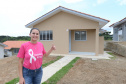 Quarenta e oito famílias de Rio Azul, na região Centro-Sul do Paraná, receberam nesta quinta-feira (17) as chaves de suas moradias. Elas são as novas moradoras do Residencial Rio Azul VII, empreendimento construído em uma parceria do Governo do Paraná, Governo Federal e prefeitura de Rio Azul. O empreendimento foi inaugurado com a presença do vice-governador Darci Piana.Foto: Guilherme Santos / Cohapar 