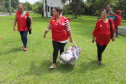 Cerca de 400 crianças do Movimento de Trabalhadores Rurais Sem-Terra (MST) fizeram uma visita, nesta sexta-feira (18), ao Palácio Iguaçu, sede do Executivo estadual. Vindas de diversos acampamentos e assentamentos de todo o Paraná, elas estão em Curitiba para o 13º Encontro Estadual dos Sem Terrinha, que começou na terça-feira (16) e termina nesta sexta. Curitiba, 18-10-19.Foto: Arnaldo Alves / AEN