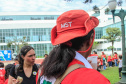 Cerca de 400 crianças do Movimento de Trabalhadores Rurais Sem-Terra (MST) fizeram uma visita, nesta sexta-feira (18), ao Palácio Iguaçu, sede do Executivo estadual. Vindas de diversos acampamentos e assentamentos de todo o Paraná, elas estão em Curitiba para o 13º Encontro Estadual dos Sem Terrinha, que começou na terça-feira (16) e termina nesta sexta.Foto: Valdelino Pontes 18/10/2019