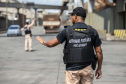 A Portos do Paraná deflagrou, nesta sexta-feira (18), uma operação para orientar, prevenir e solucionar o problema da obstrução nas vias de acesso ao Porto de Paranaguá e aos terminais de armazenagem e movimentação de grãos e contêineres. Batizada de Operação Cateter, a medida é educativa e voltada aos caminhoneiros, mas pode levar ao bloqueio do cadastro do veículo e restringir o carregamento e descarga dos produtos.  Foto: Claudio Neves/Portos do Paraná