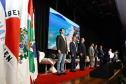 O governador Carlos Massa Ratinho Junior participou neste sábado (19), em Florianópolis (SC), da quinta reunião do Consórcio de Integração Sul e Sudeste (Cosud), que reúne os sete estados das duas regiões. Ratinho Junior destacou a importância de o consórcio discutir temas que colaborem com o País como um todo.