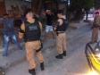 A Operação Todos por Um, realizada pelo 1º Comando Regional da PM (1º CRPM), nesta sexta-feira (18), em Curitiba, abordou 900 pessoas e encaminhou 14 para delegacias. Vinte veículos foram apreendidos. Houve também a lavratura de nove Termos Circunstanciados (oito por uso de drogas e um por desacato). A operação iniciou-se por volta de 17 horas e seguiu até às 23 horas. Foto: Soldado Ismael Ponchio