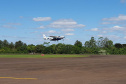 Dois potentes jatos de água batizaram simbolicamente as primeiras aeronaves que partiram com voos de Curitiba para o Interior do Estado inaugurando oficialmente, nesta terça-feira (22), o programa Voe Paraná. O voo 5545 partiu às 12h15 com destino à Guaíra, na região Oeste. O 5555 foi para União da Vitória, no extremo sul do Paraná. Antes disso, uma aeronave saiu de Campo Mourão, no Centro-Oeste, rumo à capital. Foto: Prefeitura de Francisco Beltrão