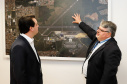 Dois potentes jatos de água batizaram simbolicamente as primeiras aeronaves que partiram com voos de Curitiba para o Interior do Estado inaugurando oficialmente, nesta terça-feira (22), o programa Voe Paraná. O governador Carlos Massa Ratinho Junior acompanhou a estreia no Aeroporto Afonso Pena, em São José dos Pinhais, recepcionando os primeiros passageiros com destino ao Interior do Estado.