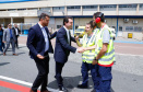 Dois potentes jatos de água batizaram simbolicamente as primeiras aeronaves que partiram com voos de Curitiba para o Interior do Estado inaugurando oficialmente, nesta terça-feira (22), o programa Voe Paraná. O governador Carlos Massa Ratinho Junior acompanhou a estreia no Aeroporto Afonso Pena, em São José dos Pinhais, recepcionando os primeiros passageiros com destino ao Interior do Estado.