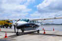 Dois potentes jatos de água batizaram simbolicamente as primeiras aeronaves que partiram com voos de Curitiba para o Interior do Estado inaugurando oficialmente, nesta terça-feira (22), o programa Voe Paraná. O governador Carlos Massa Ratinho Junior acompanhou a estreia no Aeroporto Afonso Pena, em São José dos Pinhais, recepcionando os primeiros passageiros com destino ao Interior do Estado.