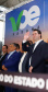 Dois potentes jatos de água batizaram simbolicamente as primeiras aeronaves que partiram com voos de Curitiba para o Interior do Estado inaugurando oficialmente, nesta terça-feira (22), o programa Voe Paraná. O governador Carlos Massa Ratinho Junior acompanhou a estreia no Aeroporto Afonso Pena, em São José dos Pinhais, recepcionando os primeiros passageiros com destino ao Interior do Estado.