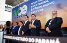 Dois potentes jatos de água batizaram simbolicamente as primeiras aeronaves que partiram com voos de Curitiba para o Interior do Estado inaugurando oficialmente, nesta terça-feira (22), o programa Voe Paraná. O governador Carlos Massa Ratinho Junior acompanhou a estreia no Aeroporto Afonso Pena, em São José dos Pinhais, recepcionando os primeiros passageiros com destino ao Interior do Estado.