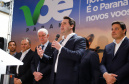 Dois potentes jatos de água batizaram simbolicamente as primeiras aeronaves que partiram com voos de Curitiba para o Interior do Estado inaugurando oficialmente, nesta terça-feira (22), o programa Voe Paraná. O governador Carlos Massa Ratinho Junior acompanhou a estreia no Aeroporto Afonso Pena, em São José dos Pinhais, recepcionando os primeiros passageiros com destino ao Interior do Estado.