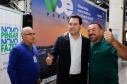 Dois potentes jatos de água batizaram simbolicamente as primeiras aeronaves que partiram com voos de Curitiba para o Interior do Estado inaugurando oficialmente, nesta terça-feira (22), o programa Voe Paraná. O governador Carlos Massa Ratinho Junior acompanhou a estreia no Aeroporto Afonso Pena, em São José dos Pinhais, recepcionando os primeiros passageiros com destino ao Interior do Estado.