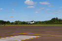 A nova linha aérea ligando Curitiba e Francisco Beltrão, no Sudoeste, inaugurada nesta terça-feira (22), dentro do programa Voe Paraná, do Governo do Estado, terá forte impacto na economia da região. “É um programa arrojado, inovador, que nos aproxima da capital e que, sem dúvida, vai ajudar a atrair mais investimentos”, afirmou o prefeito Cleber Fontana. “É um marco para a economia da região”, avalia.Foto: Prefeitura de Francisco Beltrão