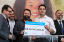 O governador Carlos Massa Ratinho Junior confirma nesta terça-feira (22) recursos para investimentos em infraestrutura escolar. Serão emitidas ordens de serviço para início de obras de reparos e melhorias e autorizadas novas licitações, envolvendo mais de 100 escolas, em todas as regiões do Estado   Curitiba, 22/10/2019 - Foto: Geraldo Bubniak/AEN