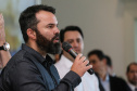 O governador Carlos Massa Ratinho Junior confirma nesta terça-feira (22) recursos para investimentos em infraestrutura escolar. Serão emitidas ordens de serviço para início de obras de reparos e melhorias e autorizadas novas licitações, envolvendo mais de 100 escolas, em todas as regiões do Estado   Curitiba, 22/10/2019 - Foto: Geraldo Bubniak/AEN