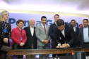 O governador Carlos Massa Ratinho Junior, acompanhado do prefeito Marcelo Rangel, do vice-governador Darci Piana e de diversas autoridades, assinou o decreto que transfere temporariamente a sede do governo estadual para o município. A iniciativa coincide com a Feira Paraná, que acontece de 18 a 27 de outubro.Foto:Jaelson Lucas / AEN