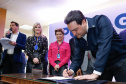 Um ato na prefeitura de Ponta Grossa, nos Campos Gerais, marcou a instalação da sede do Governo do Estado na cidade na manhã desta quarta-feira (23). Por dois dias, na quarta e quinta-feira (24), toda a equipe da administração pública estadual despachará do Centro de Eventos de Ponta Grossa.