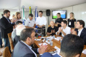 O governador também se reuniu com a equipe de governo na Feira Paraná, em Ponta Grossa. Foram discutidos temas como a reunião de prefeitos, na próxima semana em Foz do Iguaçu, os detalhes sobre o acordo de leniência com a concessionária Rodonorte, que resultará em obras prioritárias para a infraestrutura viária de Ponta Grossa e outras cidades paranaenses e a concessão do parque Vila Velha.