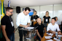 O governador também se reuniu com a equipe de governo na Feira Paraná, em Ponta Grossa. Foram discutidos temas como a reunião de prefeitos, na próxima semana em Foz do Iguaçu, os detalhes sobre o acordo de leniência com a concessionária Rodonorte, que resultará em obras prioritárias para a infraestrutura viária de Ponta Grossa e outras cidades paranaenses e a concessão do parque Vila Velha.
