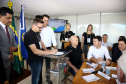 O governador também se reuniu com a equipe de governo na Feira Paraná, em Ponta Grossa. Foram discutidos temas como a reunião de prefeitos, na próxima semana em Foz do Iguaçu, os detalhes sobre o acordo de leniência com a concessionária Rodonorte, que resultará em obras prioritárias para a infraestrutura viária de Ponta Grossa e outras cidades paranaenses e a concessão do parque Vila Velha.