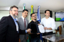 O governador também se reuniu com a equipe de governo na Feira Paraná, em Ponta Grossa. Foram discutidos temas como a reunião de prefeitos, na próxima semana em Foz do Iguaçu, os detalhes sobre o acordo de leniência com a concessionária Rodonorte, que resultará em obras prioritárias para a infraestrutura viária de Ponta Grossa e outras cidades paranaenses e a concessão do parque Vila Velha.