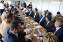 O governador também se reuniu com a equipe de governo na Feira Paraná, em Ponta Grossa. Foram discutidos temas como a reunião de prefeitos, na próxima semana em Foz do Iguaçu, os detalhes sobre o acordo de leniência com a concessionária Rodonorte, que resultará em obras prioritárias para a infraestrutura viária de Ponta Grossa e outras cidades paranaenses e a concessão do parque Vila Velha.