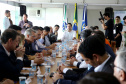 O governador também se reuniu com a equipe de governo na Feira Paraná, em Ponta Grossa. Foram discutidos temas como a reunião de prefeitos, na próxima semana em Foz do Iguaçu, os detalhes sobre o acordo de leniência com a concessionária Rodonorte, que resultará em obras prioritárias para a infraestrutura viária de Ponta Grossa e outras cidades paranaenses e a concessão do parque Vila Velha.