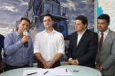 O governador Carlos Massa Ratinho Junior e o presidente da Rumo João Alberto Abreu, assinam protocolo de intenções para revitalização da linha ferrea, entre Morretes e Antonina, litoral paranaense. Participaram: prefeito de Ponta Grossa, Marcelo Rangel; secretário de Infraestrutura e Logística, Sandro Alex; Ponta Grossa, 23-10-19.Foto: Arnaldo Alves / AEN