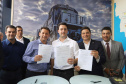 O governador Carlos Massa Ratinho Junior e o presidente da Rumo João Alberto Abreu, assinam protocolo de intenções para revitalização da linha ferrea, entre Morretes e Antonina, litoral paranaense. Participaram: prefeito de Ponta Grossa, Marcelo Rangel; secretário de Infraestrutura e Logística, Sandro Alex; Ponta Grossa, 23-10-19.Foto: Arnaldo Alves / AEN