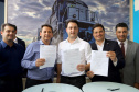 O governador Carlos Massa Ratinho Junior e o presidente da Rumo João Alberto Abreu, assinam protocolo de intenções para revitalização da linha ferrea, entre Morretes e Antonina, litoral paranaense. Participaram: prefeito de Ponta Grossa, Marcelo Rangel; secretário de Infraestrutura e Logística, Sandro Alex; Ponta Grossa, 23-10-19.Foto: Arnaldo Alves / AEN