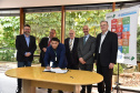  Banco Regional de Desenvolvimento do Extremo Sul (BRDE) e a Organização das Nações Unidas para o Desenvolvimento Industrial (Unido) assinaram nesta quarta-feira (23/10), na sede do banco em Curitiba (PR), um acordo de cooperação técnica para facilitar o acesso de produtores agroindustriais do Sul do Brasil a crédito voltado à produção de biogás e biometano no setor. Foto: Agência La Imagem