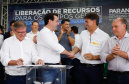 Ponta Grossa e outros 12 municípios dos Campos Gerais vão investir R$ 19,9 milhões em pavimentação de ruas, compra de equipamentos de videomonitoramento, máquinas, ambulância e ônibus escolares, além de ações na área da saúde. Os recursos são do Governo do Estado. As licitações e homologações das obras e aquisições foram autorizadas pelo governador Carlos Massa Ratinho Junior nesta quinta-feira (24) em Ponta Grossa.