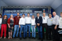 Ponta Grossa e outros 12 municípios dos Campos Gerais vão investir R$ 19,9 milhões em pavimentação de ruas, compra de equipamentos de videomonitoramento, máquinas, ambulância e ônibus escolares, além de ações na área da saúde. Os recursos são do Governo do Estado. As licitações e homologações das obras e aquisições foram autorizadas pelo governador Carlos Massa Ratinho Junior nesta quinta-feira (24) em Ponta Grossa.