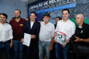 Ponta Grossa e outros 12 municípios dos Campos Gerais vão investir R$ 19,9 milhões em pavimentação de ruas, compra de equipamentos de videomonitoramento, máquinas, ambulância e ônibus escolares, além de ações na área da saúde. Os recursos são do Governo do Estado. As licitações e homologações das obras e aquisições foram autorizadas pelo governador Carlos Massa Ratinho Junior nesta quinta-feira (24) em Ponta Grossa.